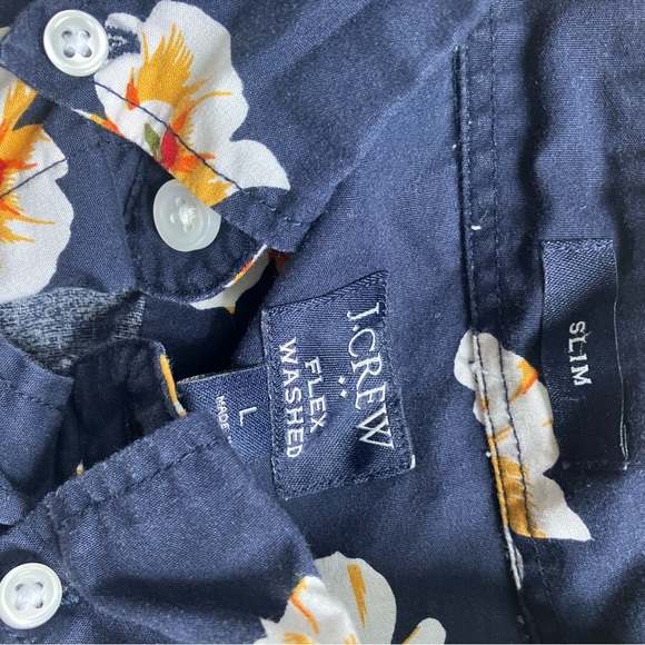 J Crew floral pattern short sleeve button down shirt.  Size L. - Picture 2 of 2